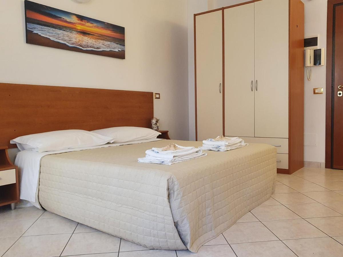 Residence Special Rimini Bagian luar foto