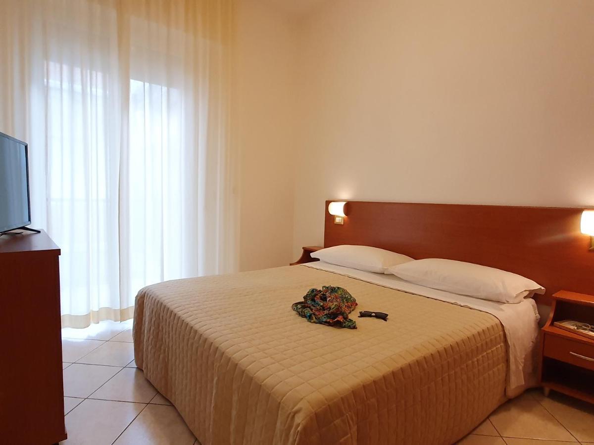 Residence Special Rimini Bagian luar foto