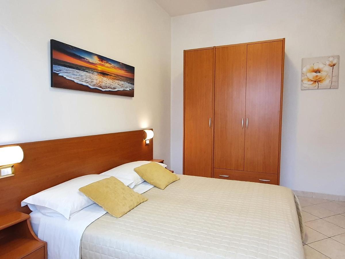 Residence Special Rimini Bagian luar foto