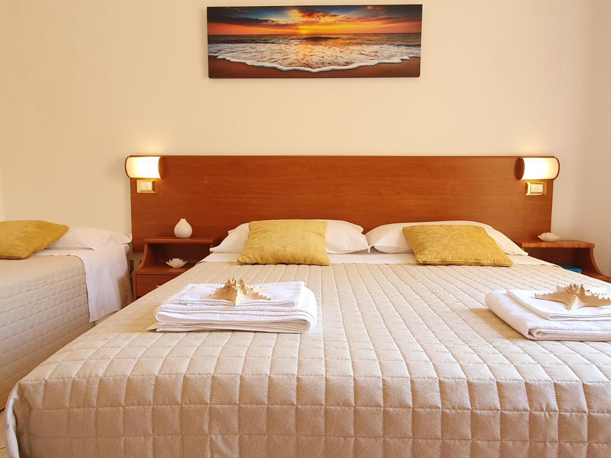 Residence Special Rimini Bagian luar foto