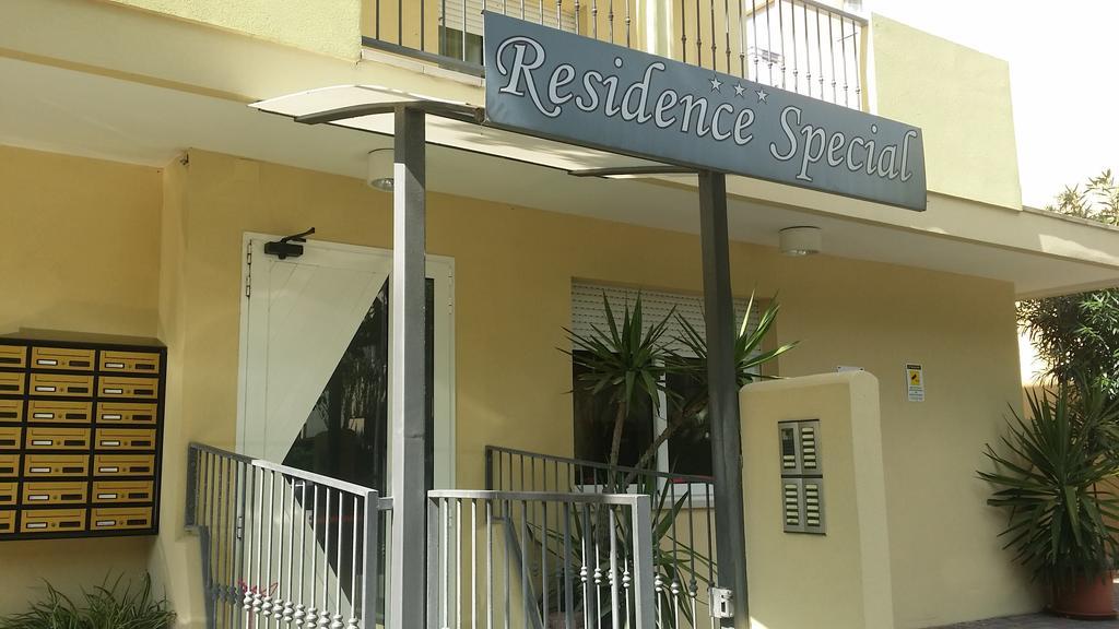 Residence Special Rimini Bagian luar foto